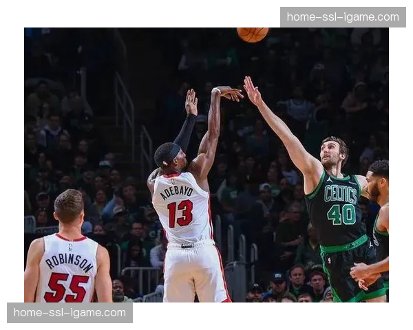 半场观察:凯尔特人利用换防策略,有效限制了阿德巴约的低位触球 半场观察:凯尔特人利用换防策略,有效限制了阿德巴约的低位触球